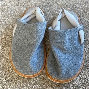 Sanuk grey flats super cute trendy sz 7